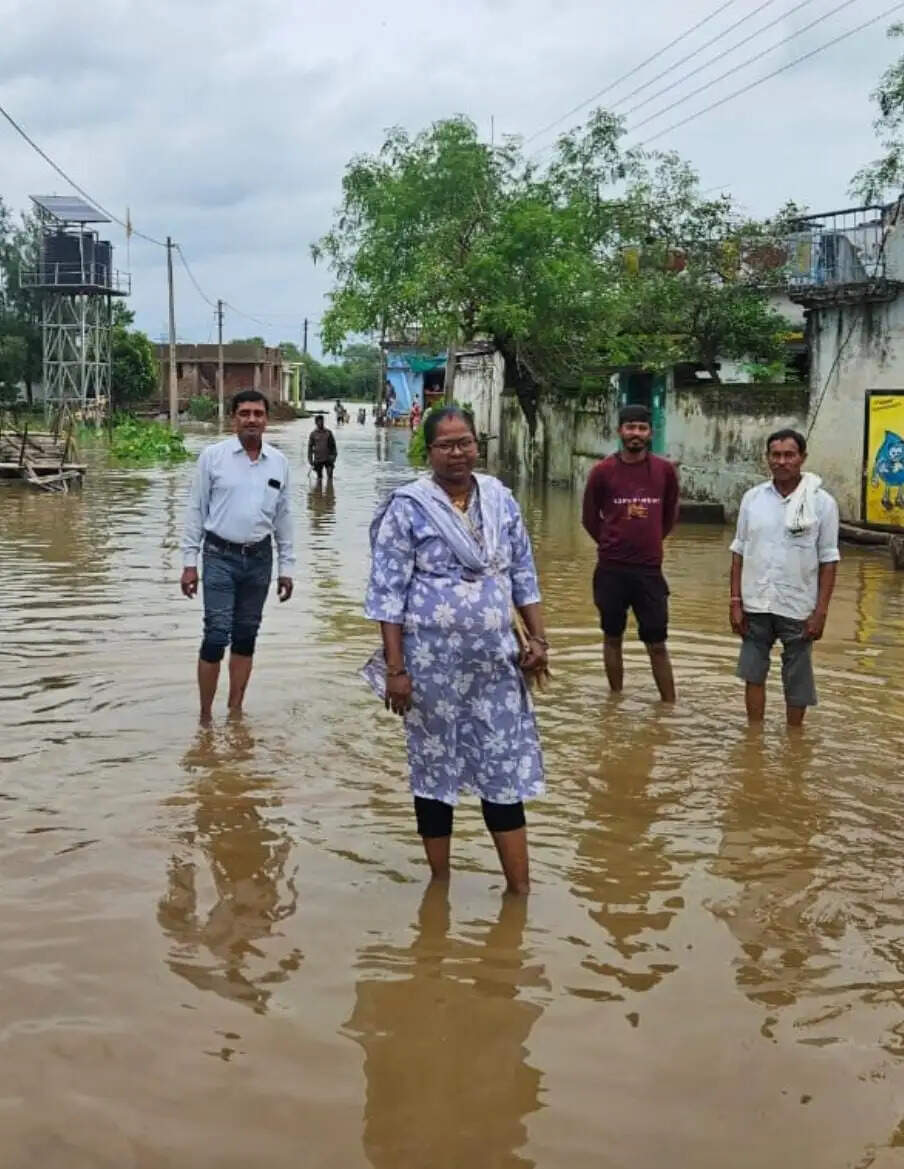 गणेशपुर में बारिश का कहर, 20 से अधिक घरों में घुसा पानी, पांच कवेलू पोश मकान गिरे