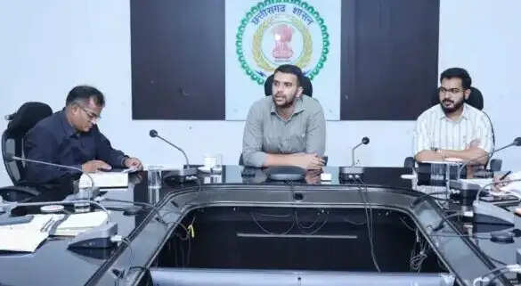 नक्शा बटांकन कार्य में लापरवाही पर जमकर भड़के कलेक्टर, 10 तहसीलदारों को शोकॉज नोटिस जारी
