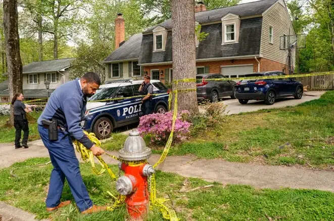 अमेरिका में वर्जीनिया के पूर्व लेफ्टिनेंट गवर्नर फेयरफैक्स नहीं बर्दाश्त कर पाए यौन उत्पीड़न के आरोप, पत्नी सेरिना और खुद को गोली से उड़ाया