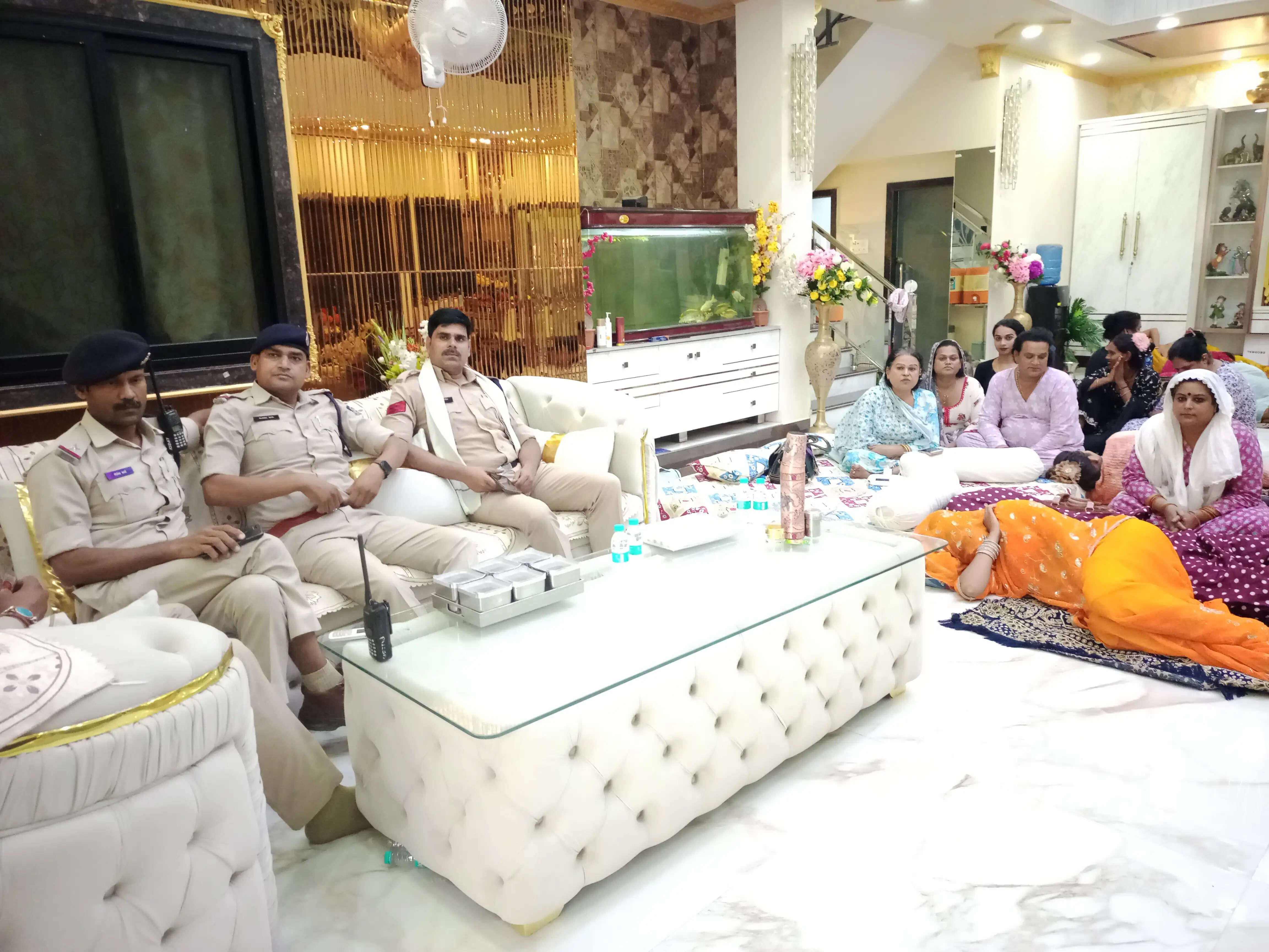 अशोकनगर: किन्नर गुरु चांदनी नायक की सुरक्षा में चौकस रही पुलिस