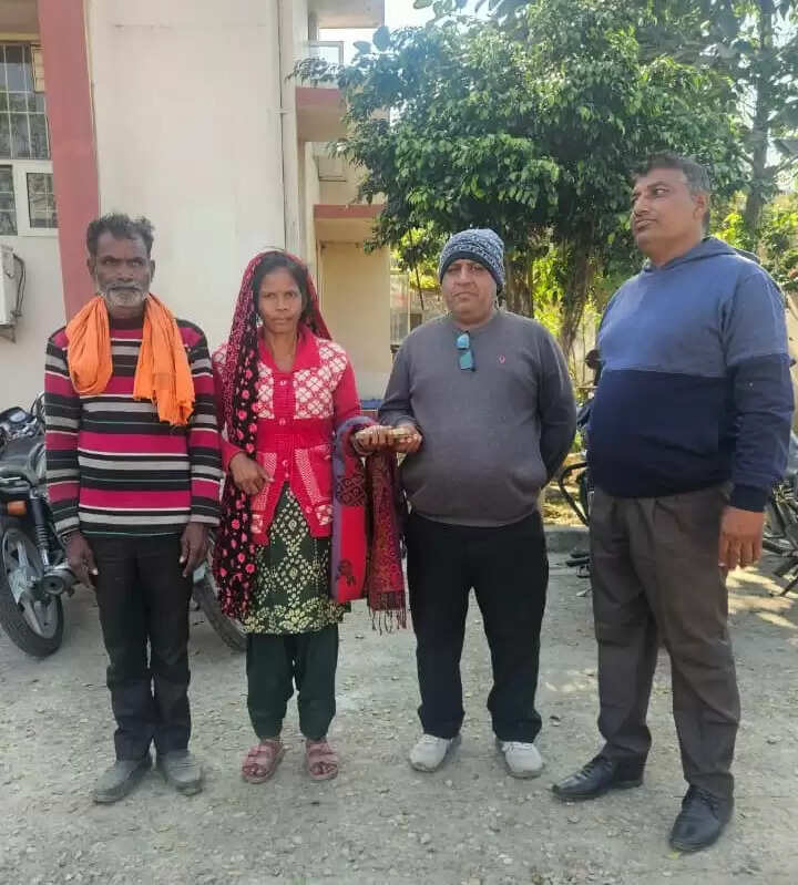 रोहतक में पुलिस कर्मियों व महिला ने असल मालिक को लौटाए एक लाख