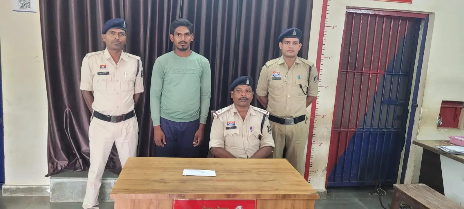 जांजगीर में आईपीएल सट्टेबाजी पर पुलिस की बड़ी कार्रवाई, ऑनलाइन दांव लगाते युवक को रंगे हाथों दबोचा