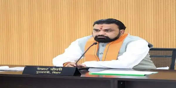 स्वास्थ्य संस्थान में अनावश्यक रेफरल पर रोक लगायें : मुख्यमंत्री