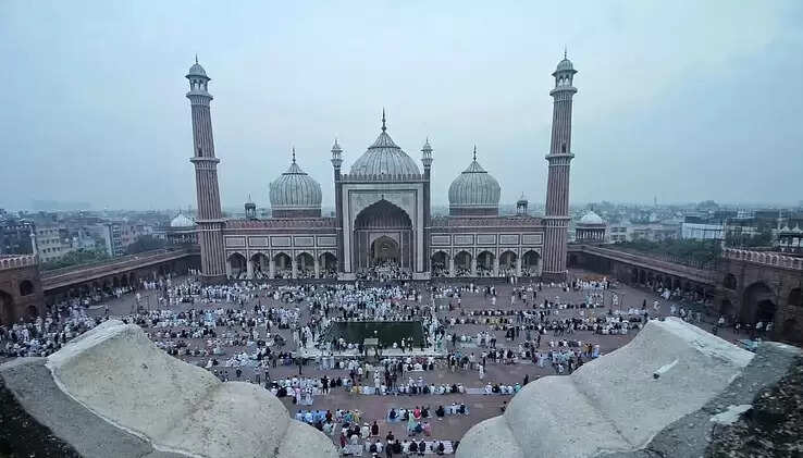 देश में धूमधाम से मनाया जा रहा है बकरीद का त्योहार