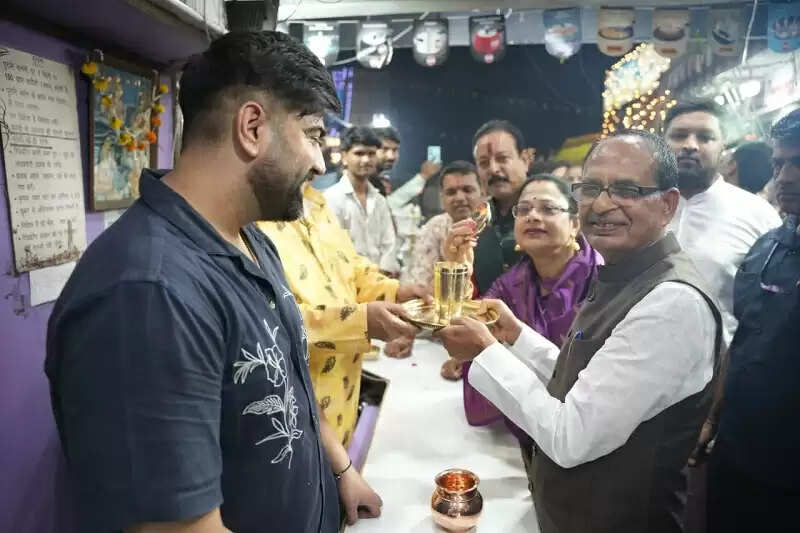 मप्र में धनतेरस पर बाजार में उमड़ी भीड़, इंदौर में 500 करोड़ और भोपाल में 800 करोड़ से ज्यादा का कारोबार