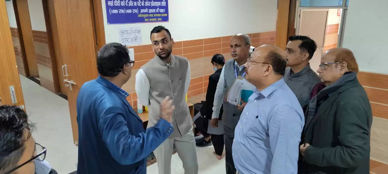 राज्य स्वास्थ्य समिति के निदेशक ने किया सदर अस्पताल छपरा का निरीक्षण