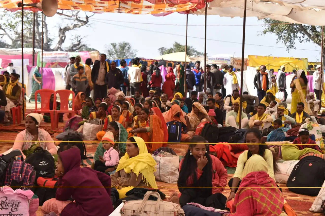 अनूपपुर: सूर्यदेव हुए उत्तरायण, नर्मदा नदी में हजारों श्रद्धालुओं ने लगाई डुबकी