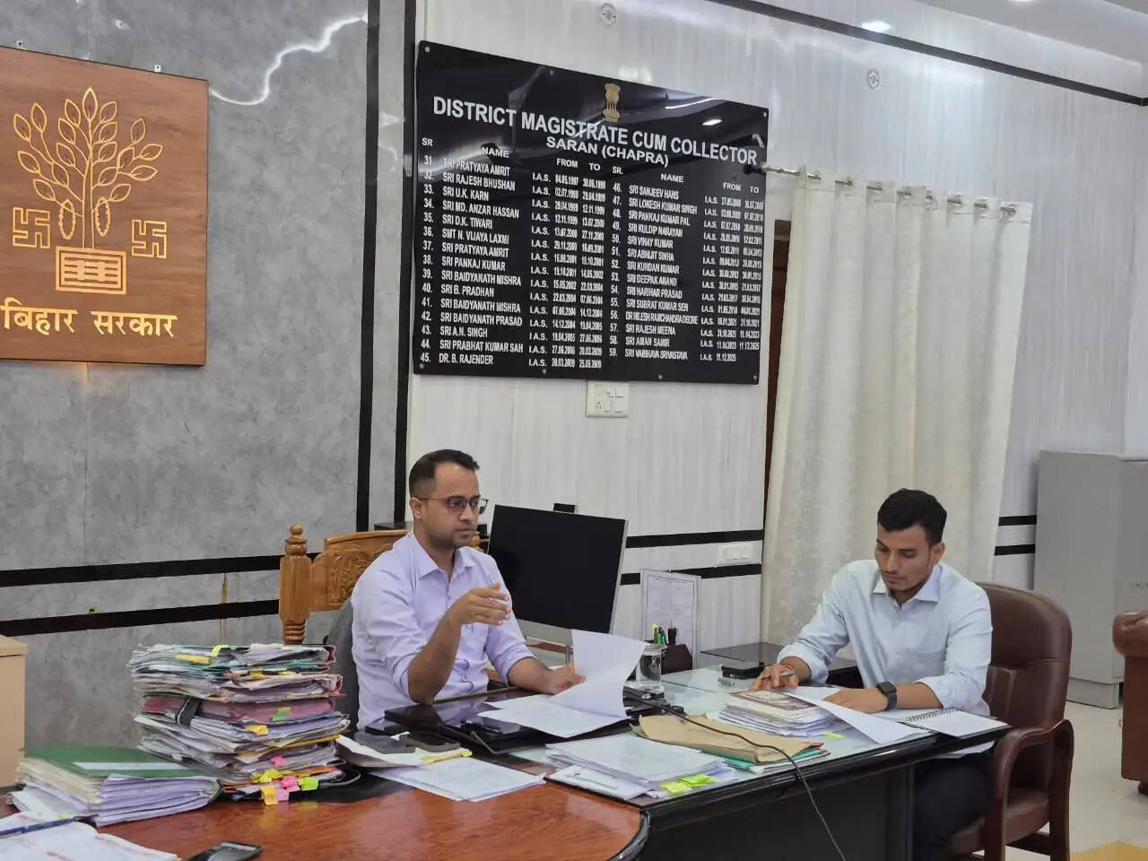 विद्युत परियोजनाओं एवं आर.ओ.डब्ल्यू. के बाधाओं का होगा शीघ्र समाधान: जिलाधिकारी