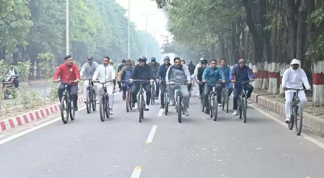 फिट रहने के लिए चलाएं साइकिल, पैदल चलने की डालें आदत : महाप्रबंधक