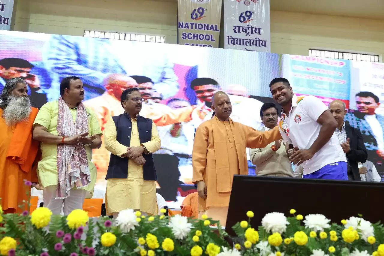 खेल समय बर्बाद करने का नहीं, बल्कि हमारे जीवन के सर्वांगीण विकास का माध्यम है : योगी आदित्यनाथ