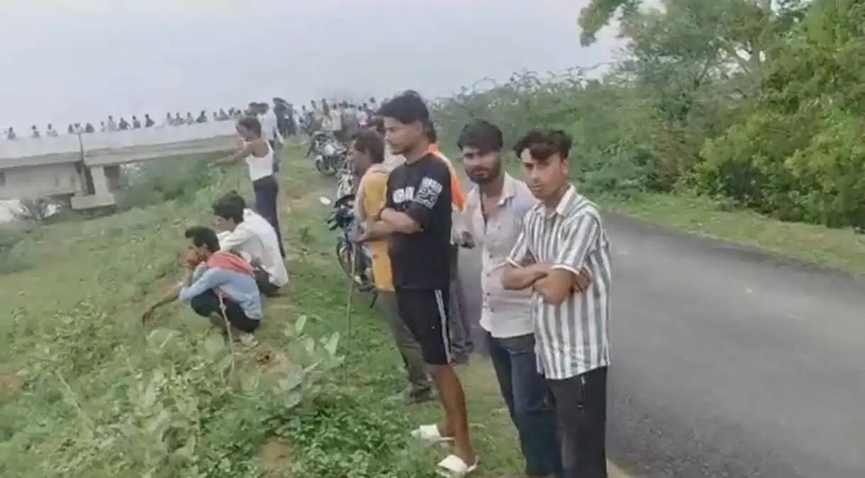 दोस्तों के साथ नहाने गया युवक अर्जुन नहर में डूबा, तलाश जारी