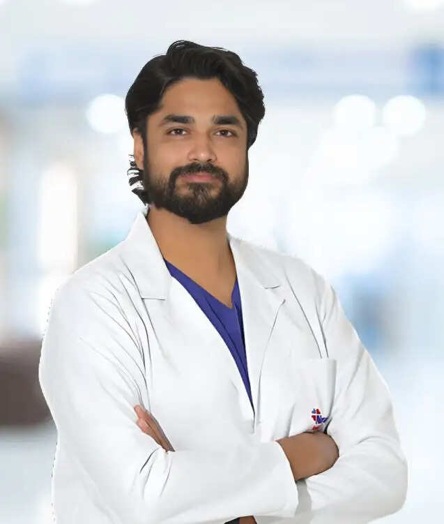 एक ही सर्जरी में दोनों हिप बदलकर युवक को मिली नई जिंदगी