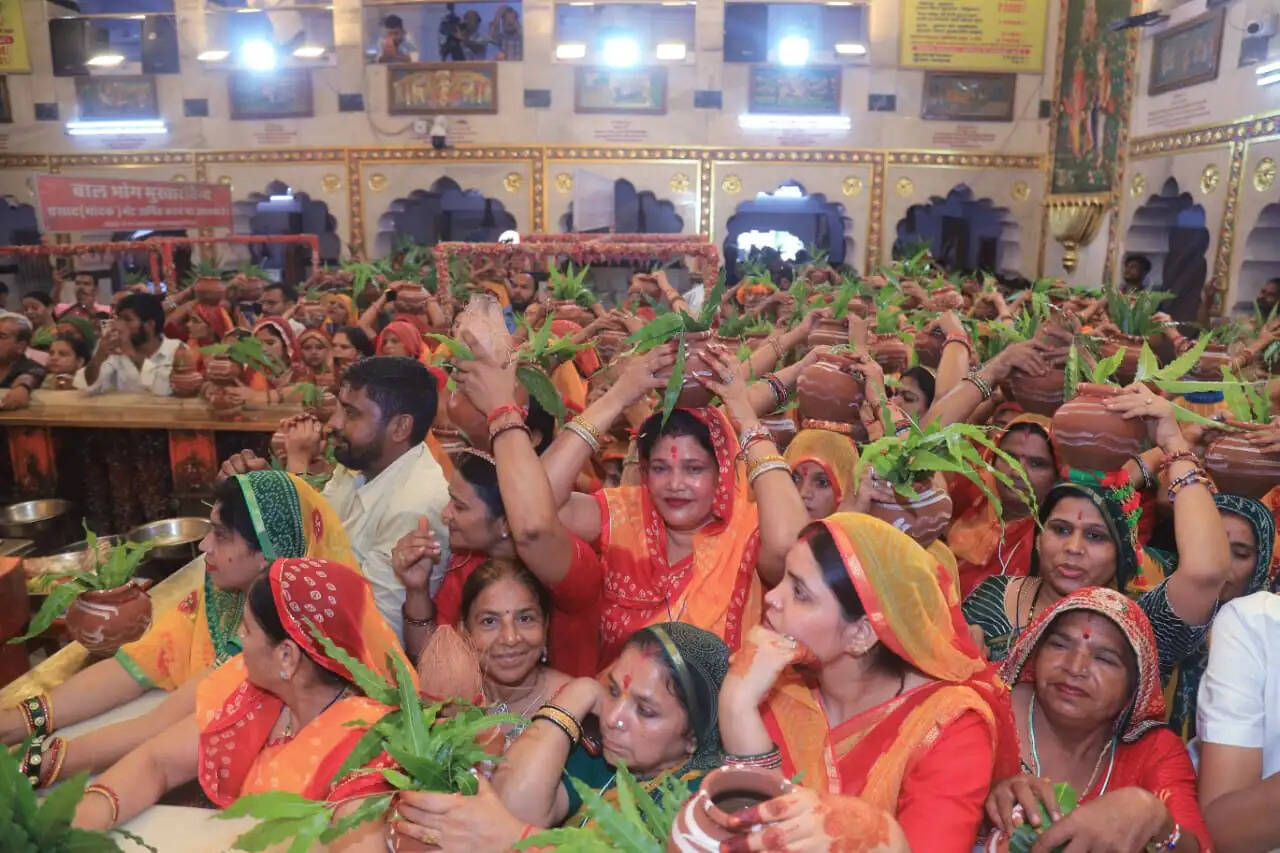 गंगाजल की कलश यात्रा से शुरू हुआ मोती डूंगरी में गणेश जन्मोत्सव