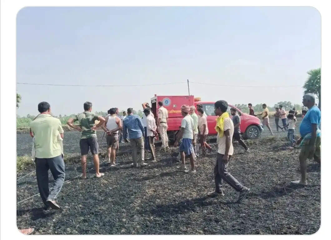 शॉर्ट सर्किट से गेहूं की फसल में लगी आग, किसानों ने की नुकसान भरपाई की मांग