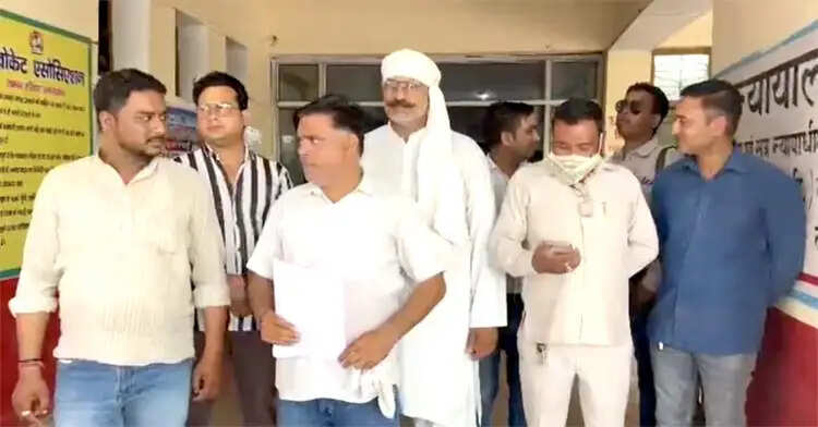 प्रेस क्लब अध्यक्ष से अभद्रता पर फूटा गुस्सा, दी चेतावनी