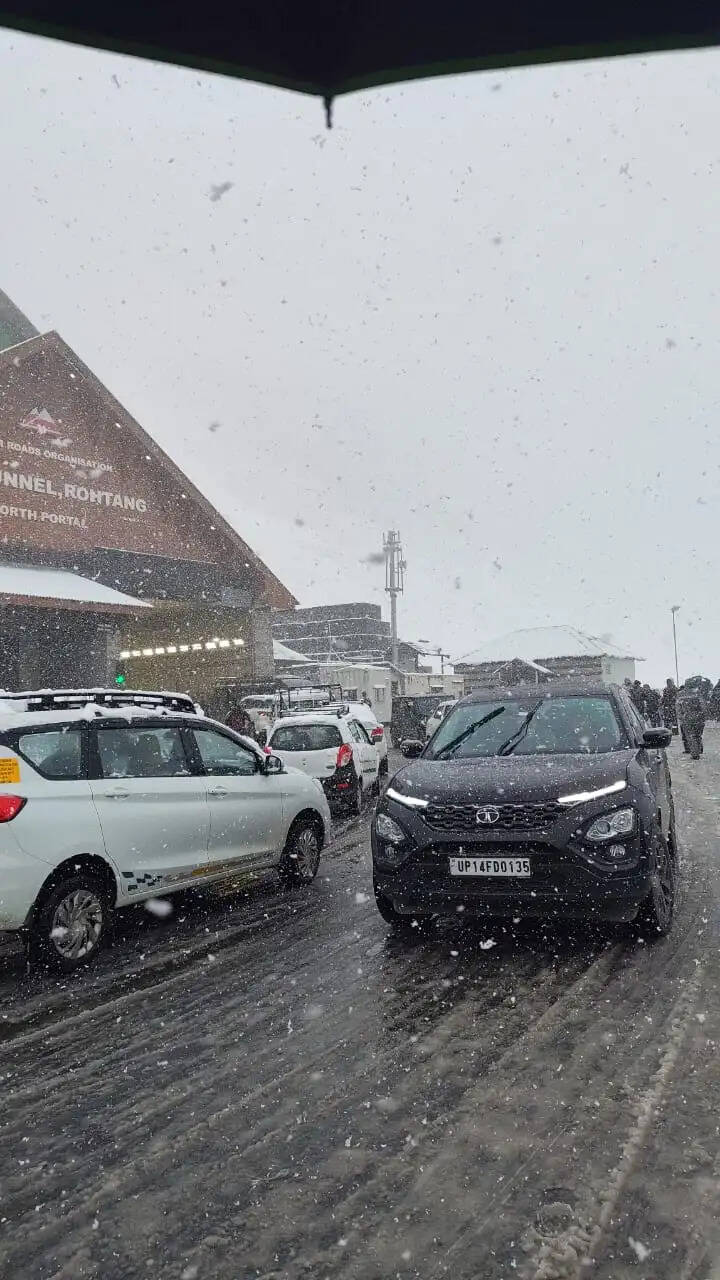 लाहौल-स्पीति में बर्फ़बारी से ठंड बढ़ी