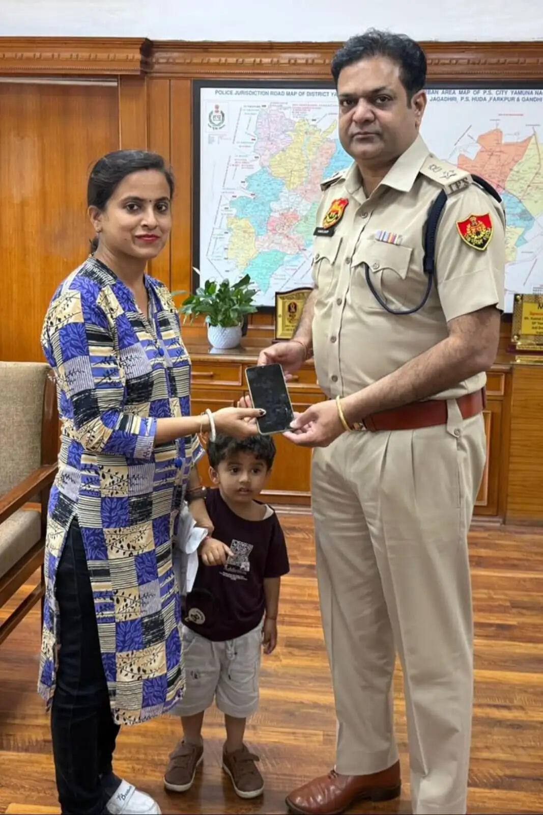 यमुनानगर:साइबर सेल ने गुम हुए 54 मोबाइल बरामद कर लौटाए