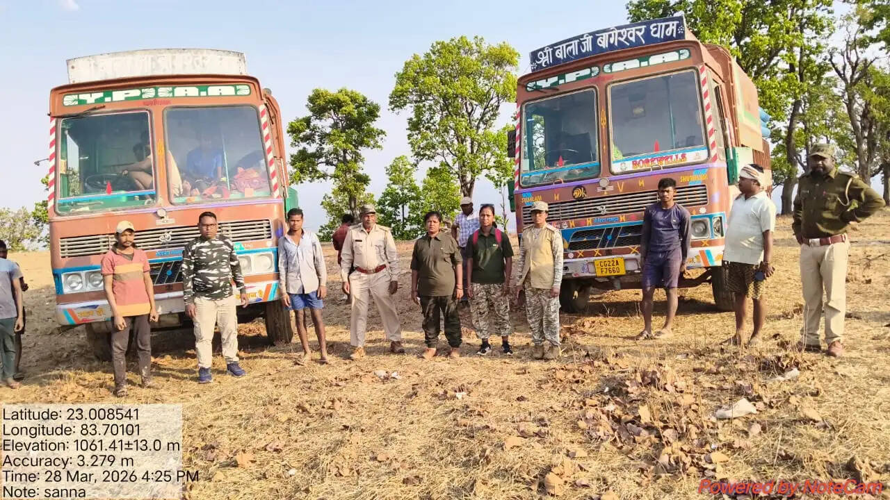 जशपुर : जंगल में अवैध बोरवेल खनन पर वन विभाग का एक्शन, दो ट्रक जब्त