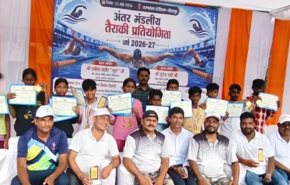 देवरिया : शुभम ने तैराकी में जीते पांच स्वर्ण पदक, गौरीबाजार का बढ़ाया गौरव