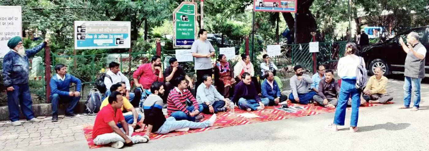 नंदा देवी महोत्सव में अपशब्दों पर विरोध, हनुमान चालीसा पाठ कर गिरफ्तारी की मांग