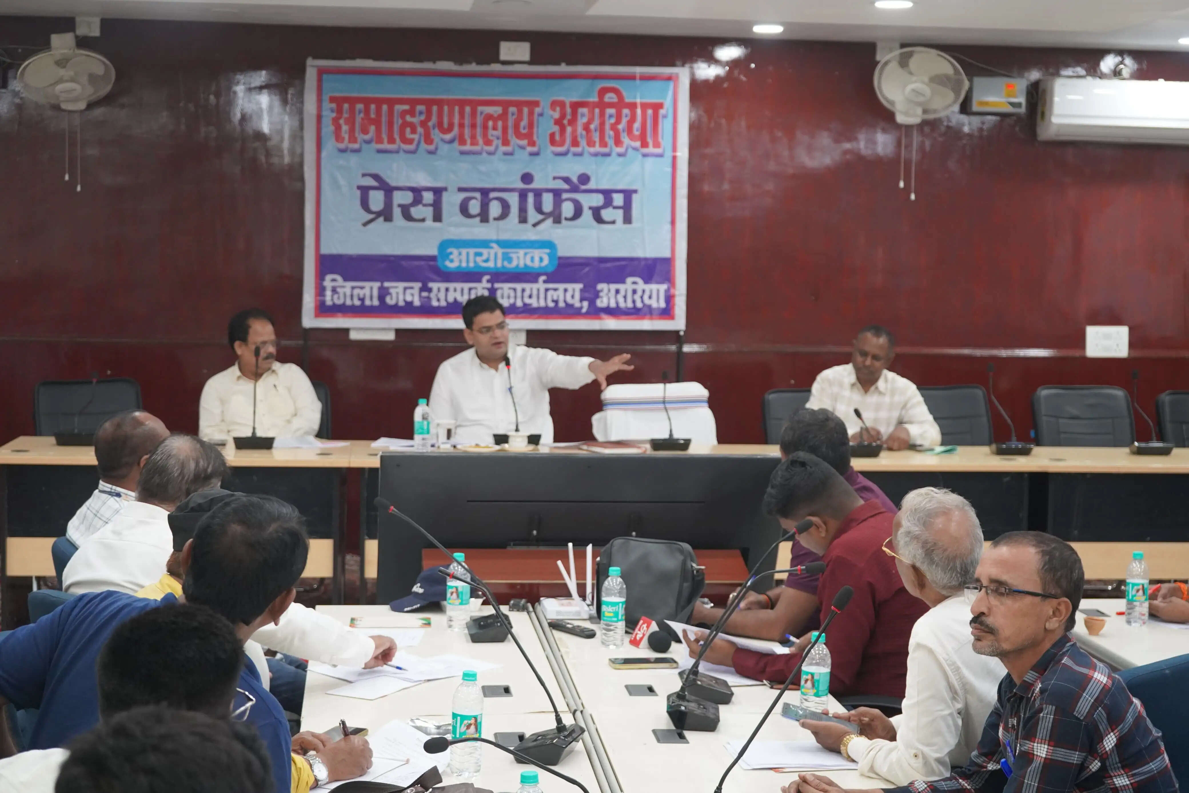 निजी स्कूलों की मनमानी पर जिला प्रशासन सख्त,शिकायत पर होगी कार्रवाई