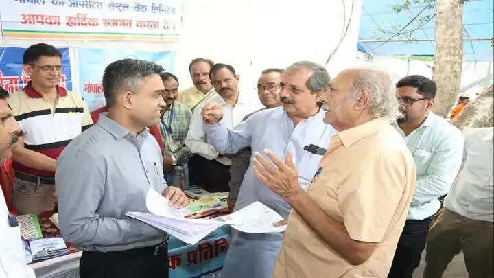 भोपालः मुख्यमंत्री जनविश्वास अभियान के तहत शाहपुरा के वार्ड-51 में जन-कल्याण शिविर आयोजित