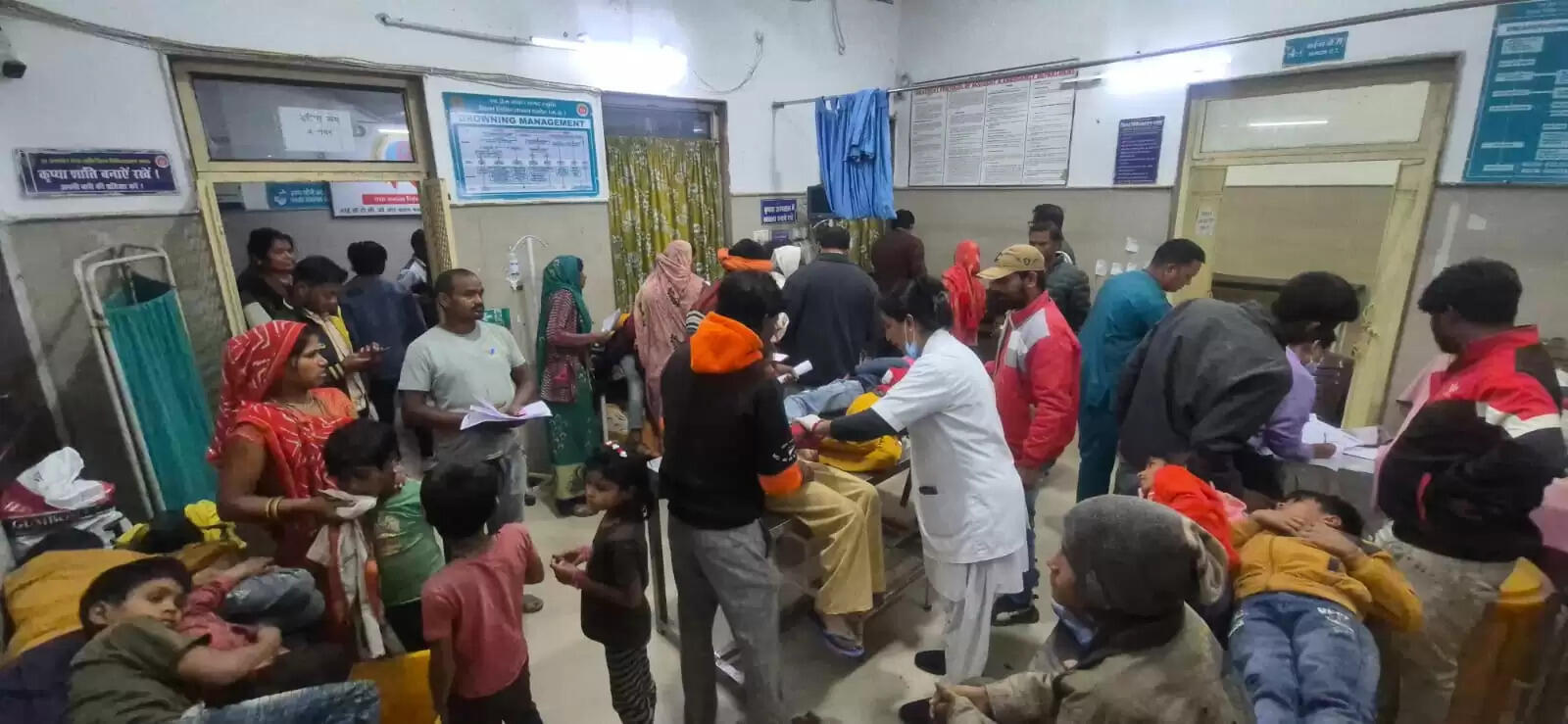 दमोह : अरंडी के बीज खाने से 12 से अधिक बच्‍चों की हालत खराब, जिला चिकित्सालय में भर्ती