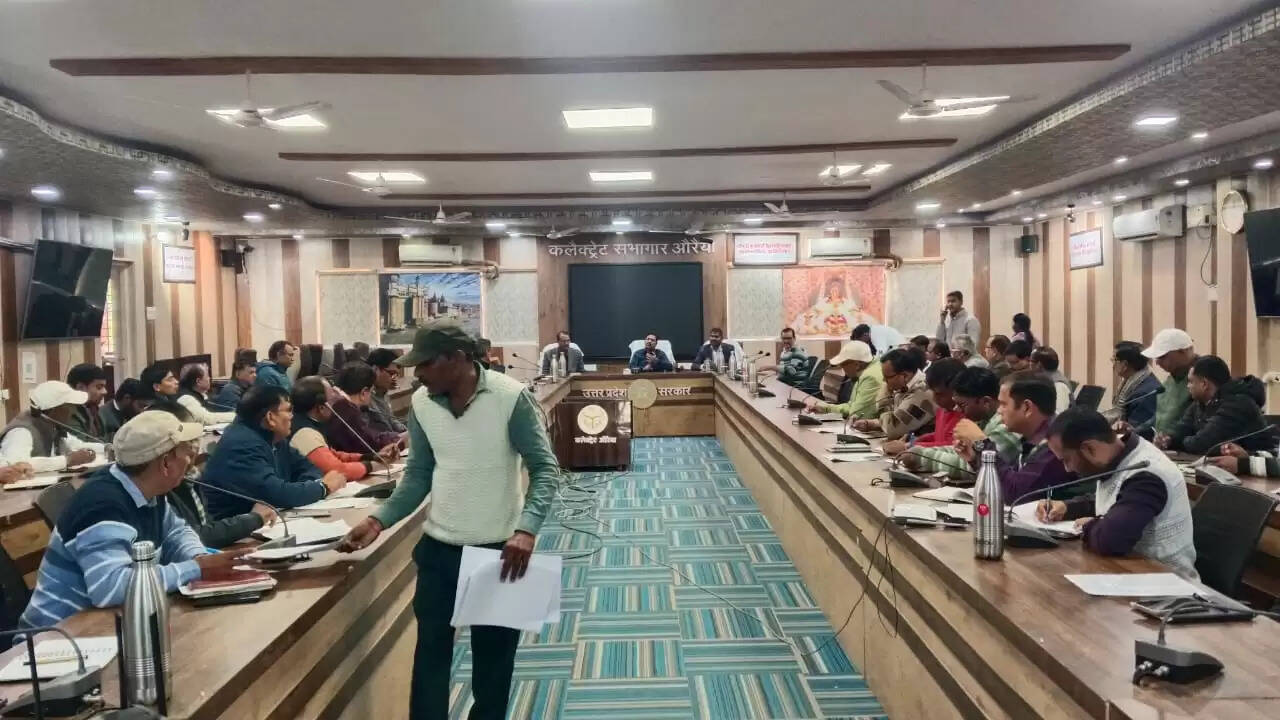 सीएम हेल्पलाइन शिकायताें के गुणवत्तापूर्ण निस्तारण में लापरवाही पर डीएम सख्त,अधिकारियों को चेताया