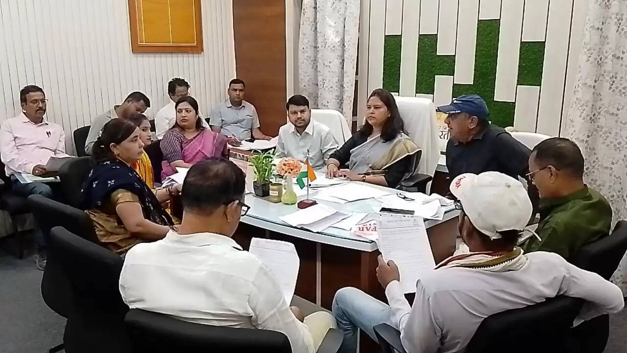 नगर निगम सशक्त स्थाई समिति की बैठक, पार्षदों ने रखी अपनी समस्या