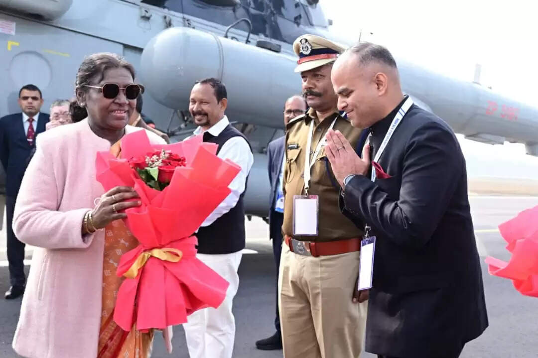 झारखंड : संथाली भाषा की ओलचिकी लिपि के शताब्दी वर्ष समारोह में शामिल हुईं राष्ट्रपति