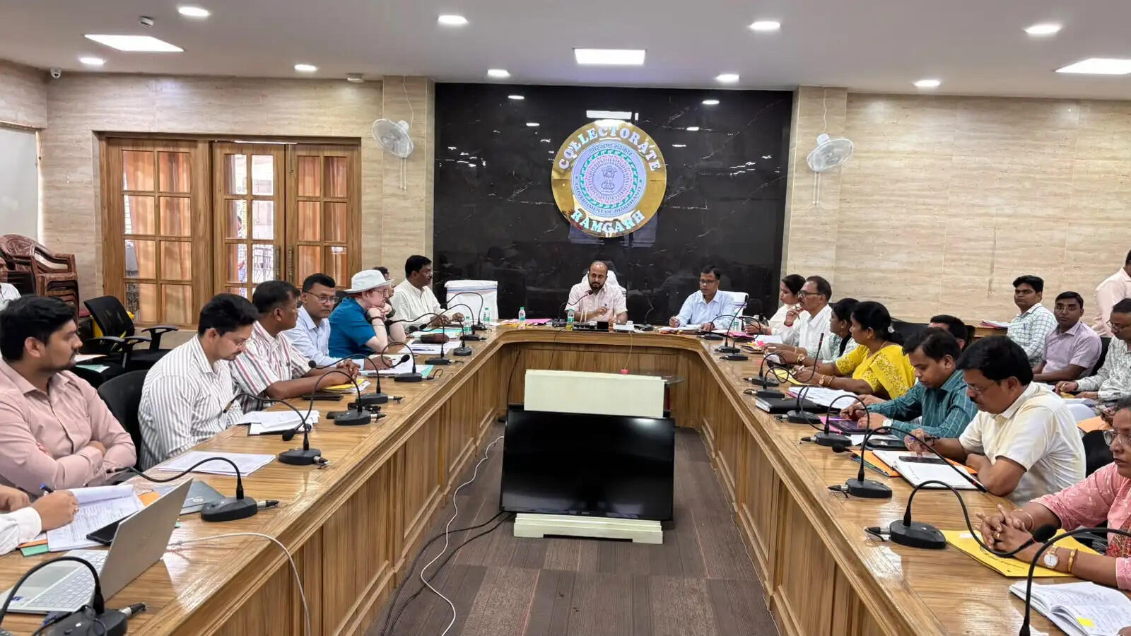 राजस्व, नीलम पत्र, आपदा प्रबंधन संबंधित कार्यों की डीसी ने की समीक्षा