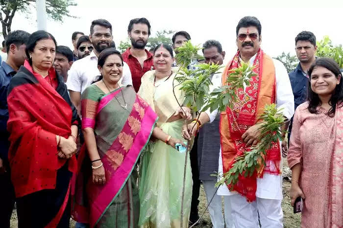 हमारा परिवेश वृक्षों से आच्छादित होना आवश्यक  : मंत्री राजपूत