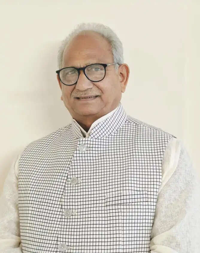 पूर्व सीएम अशोक गहलोत को गिरेबान में झांकना देखना चाहिए: सांसद गहलोत