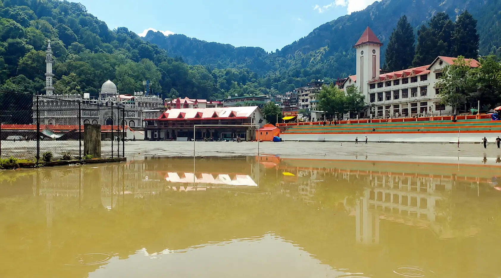 पहली तेज वर्षा में ही&nbsp;फ्लैट्स मैदान में जलभराव, निर्माण कार्यों की गुणवत्ता पर प्रश्न