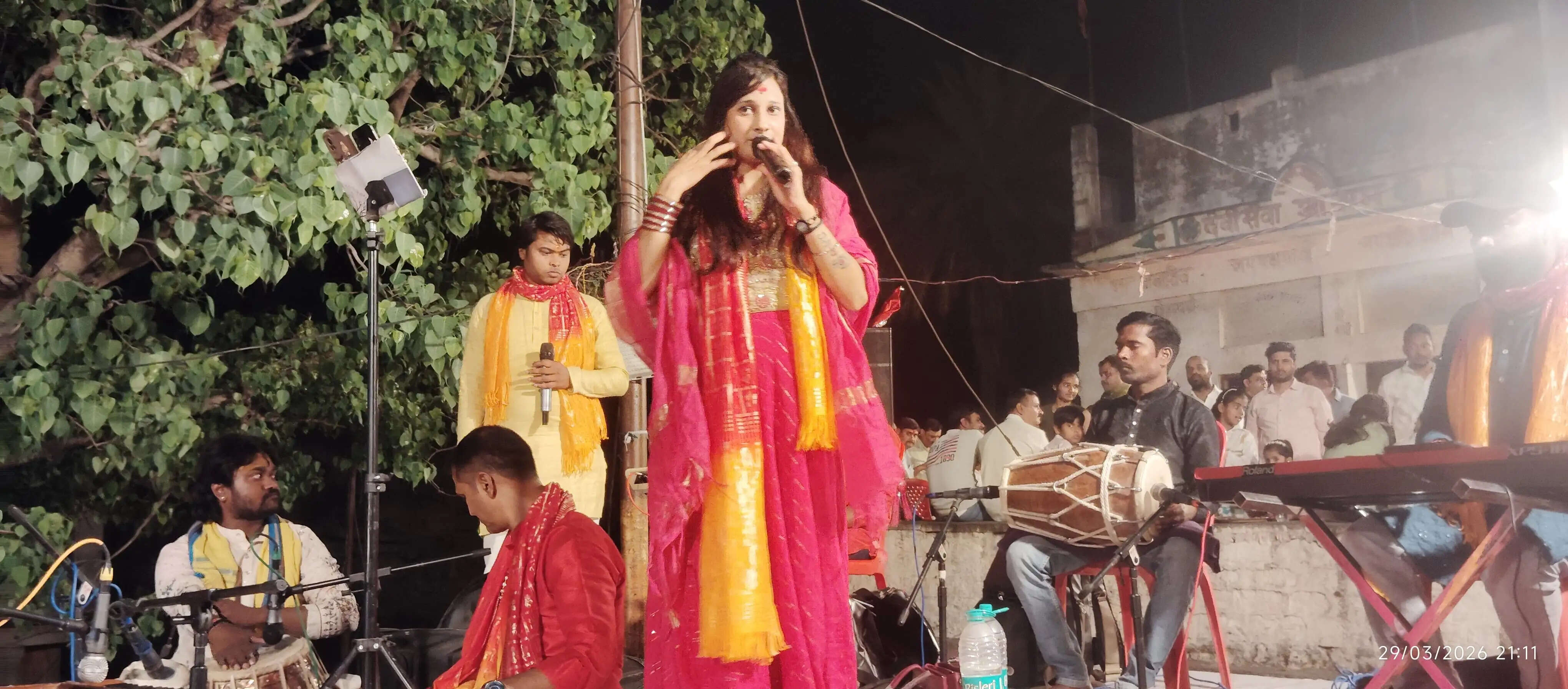 एकादशी पर दुर्गा खोह में सजा भक्ति का दरबार, जागरण में झूमे श्रद्धालु