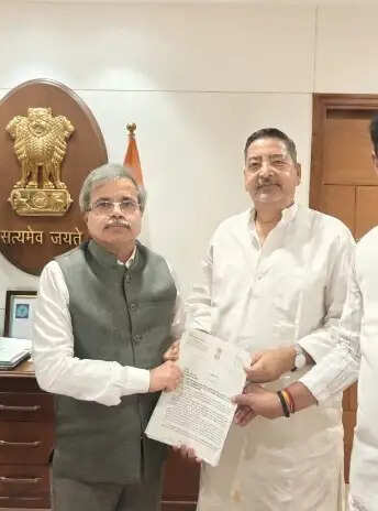लखनऊ-वाराणसी सुपरफास्ट एक्सप्रेस का बाबतपुर पर ठहराव, दीनदयाल नगर जंक्शन तक विस्तार की मांग - सांसद