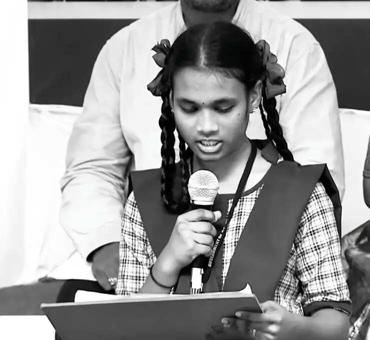 मुख्यमंत्री के साथ मंच साझा करने वाली छात्रा की संदिग्ध परिस्थितियों में मौत, जांच के आदेश