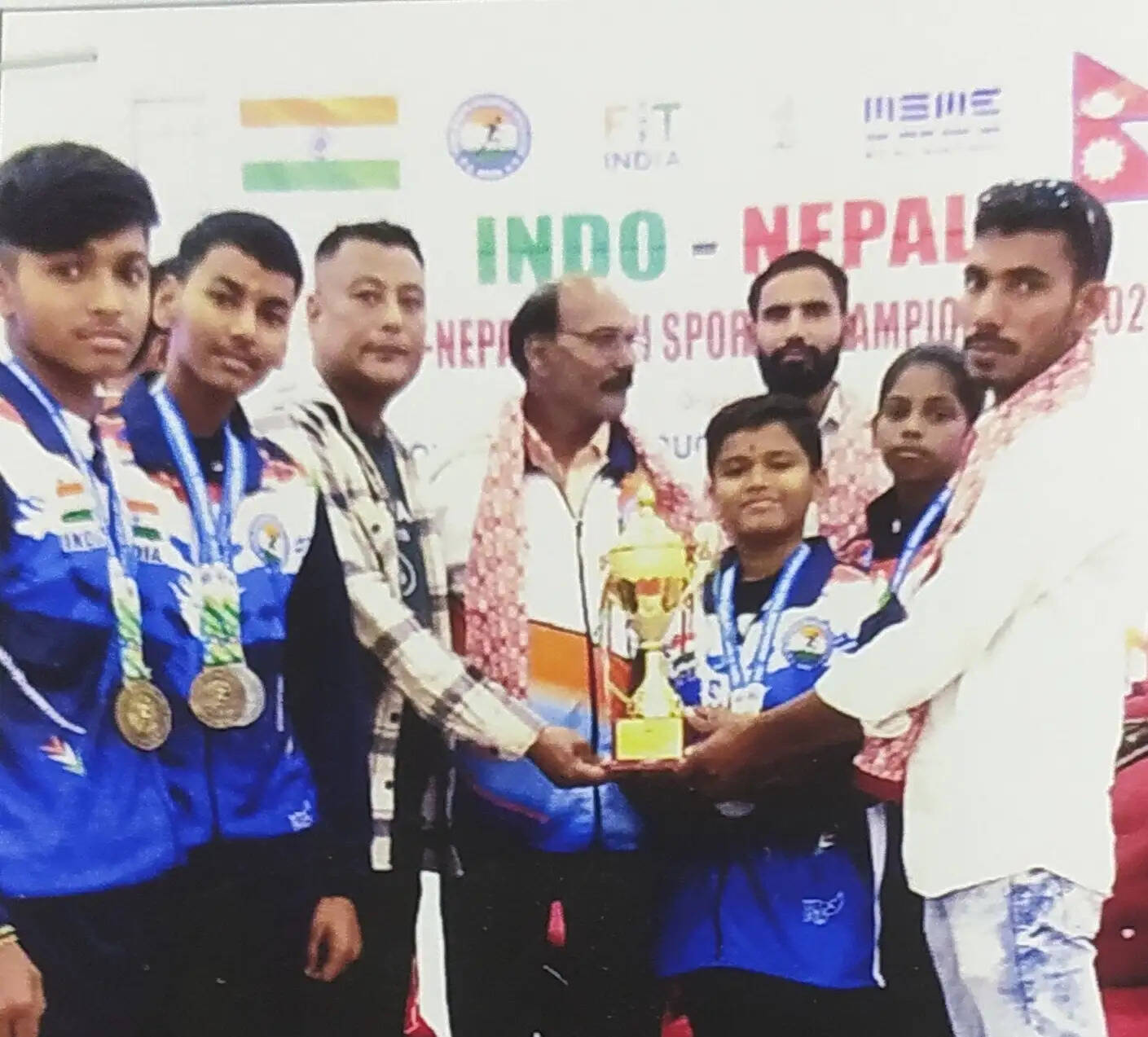 नेपाल में दमखम दिखा गए मीरजापुर के शटलर, झटके 6 मेडल