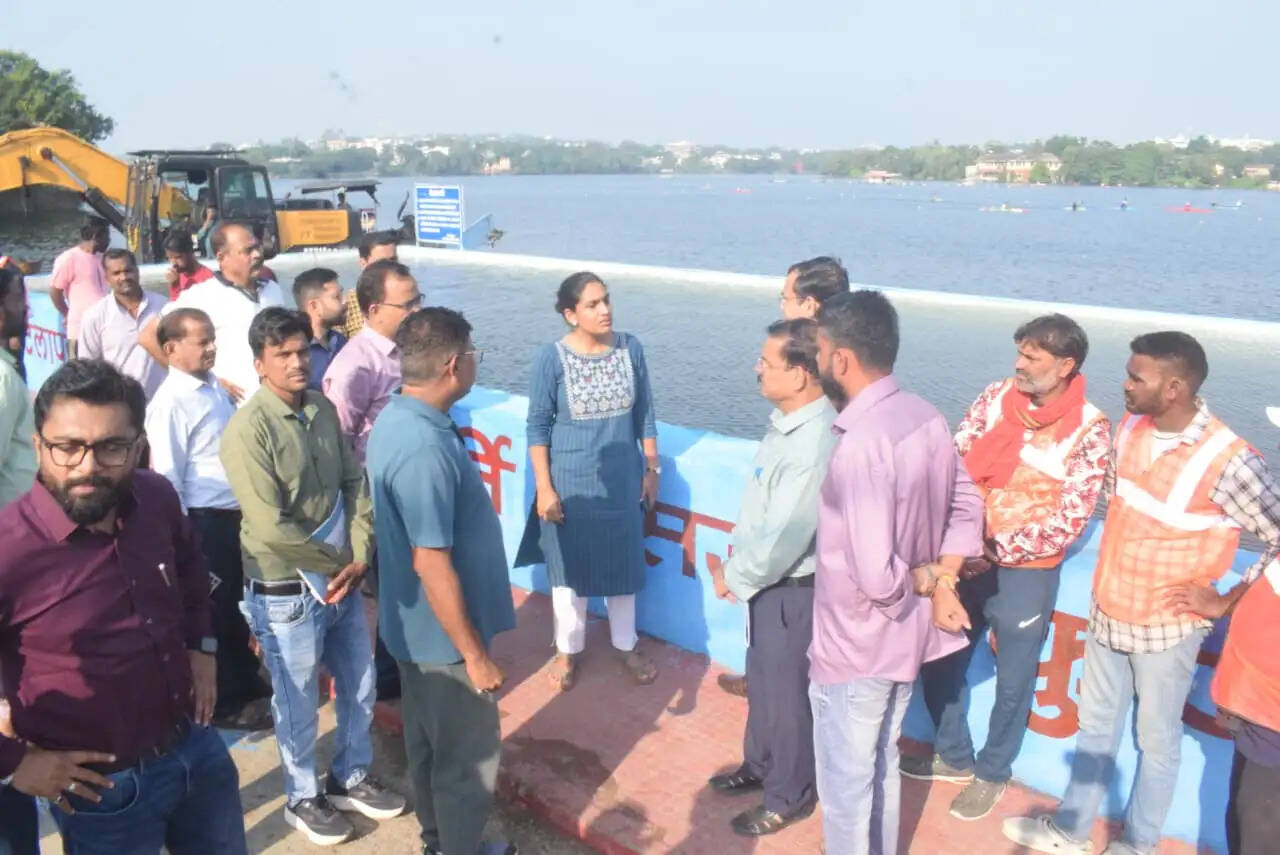भोपाल : गणेश प्रतिमा विसर्जन स्थलों पर व्यवस्थाओं का निगम आयुक्त ने लिया जायजा