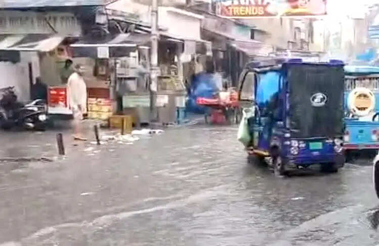 झमाझम बारिश से मिली राहत, जलभराव ने बढ़ाई मुसीबत