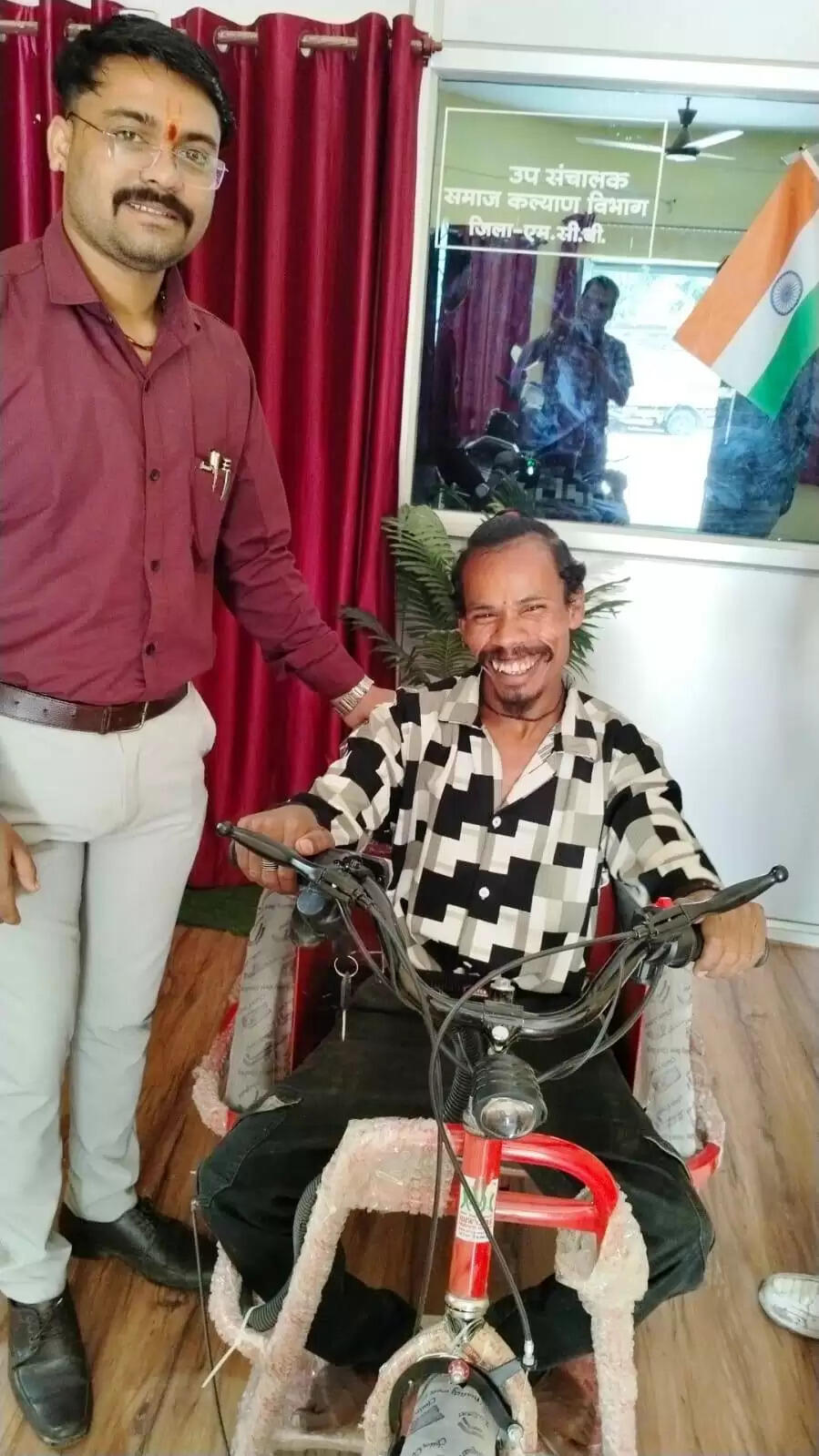 एमसीबी : दिव्यांग रामकृपाल की उम्मीदों को मिले पहिए, तत्काल मिली मोटराइज्ड ट्राईसाइकिल
