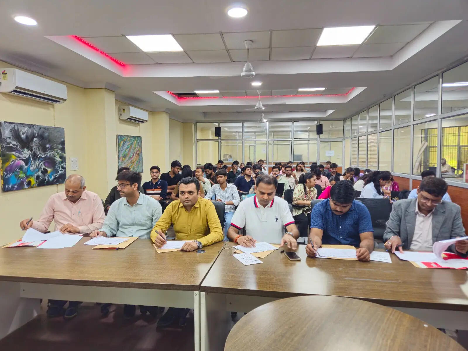 नवाचार और उद्यमिता को बढ़ावा देने के लिए आइडियाथॉन जैसे मंच जरूरी : प्रो. विनय कुमार पाठक