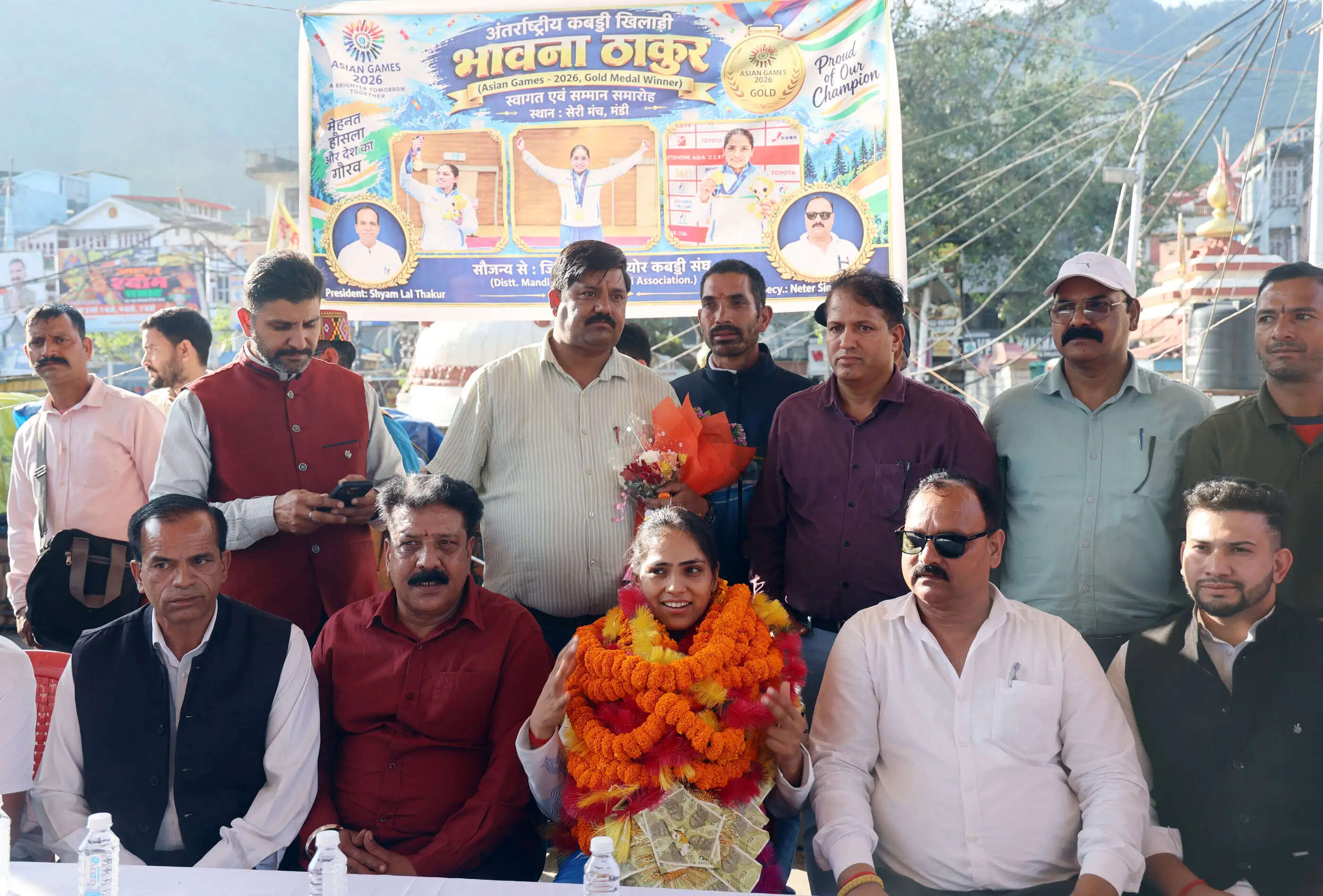 एशियन गेम्स कबड्डी में स्वर्ण पदक विजेता भावना का मंडी में हुआ ढोल नगाड़ों से स्वागत