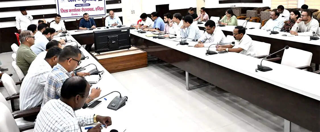 सरकारी भूमि पर अतिक्रमण बर्दाश्त नहीं, तत्काल हटाएं कब्जे: डीएम