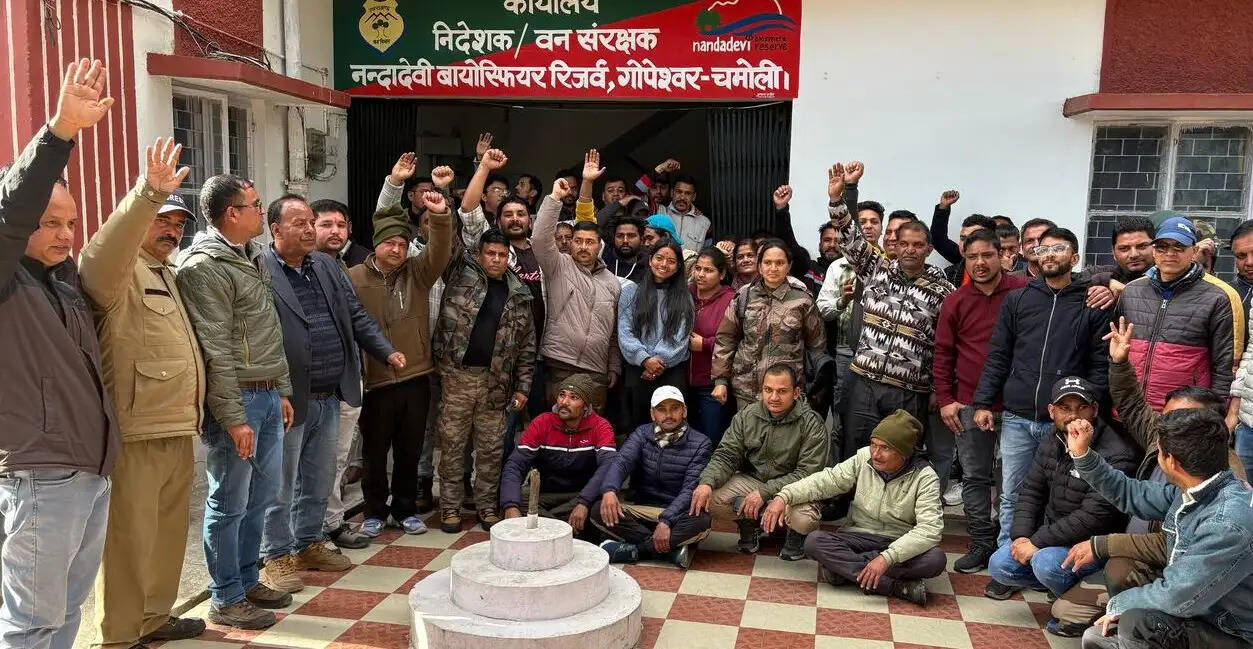 वन संरक्षक नंदादेवी वायोस्फियर रिजर्व पर उत्पीड़न का आरोप