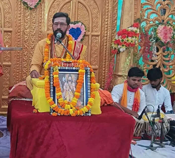 रामायण केवल कथा नहीं, जीवन जीने का संविधान : यज्ञाचार्य धीरज द्विवेदी