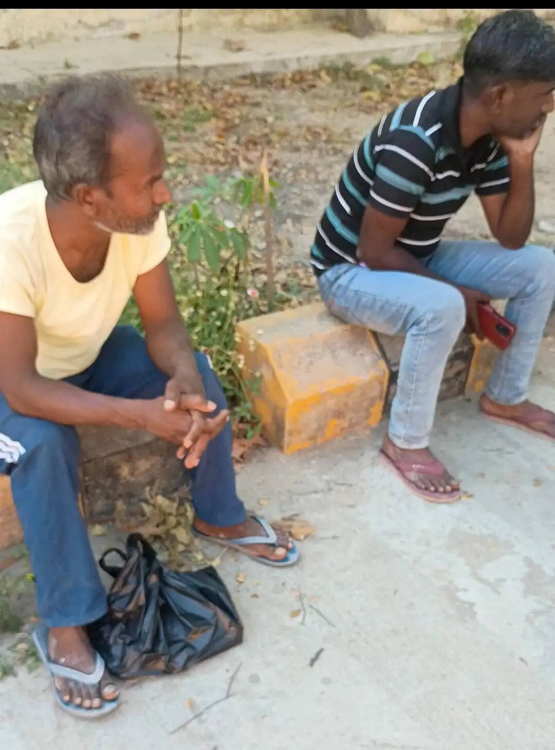 देवरिया: रेलवे ट्रैक पार करते समय बुजुर्ग की ट्रेन से कट कर मौत