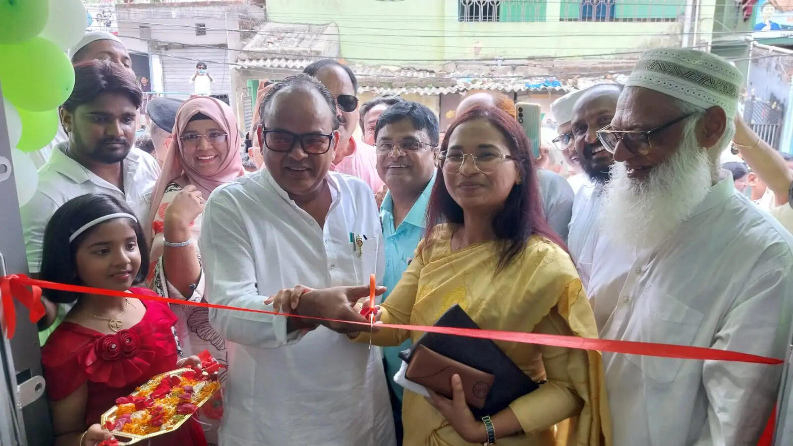 स्वास्थ्य मंत्री इरफ़ान अंसारी और शिल्पी तिर्की ने 'मायरा पॉलीक्लिनिक' का किया उद्घाटन