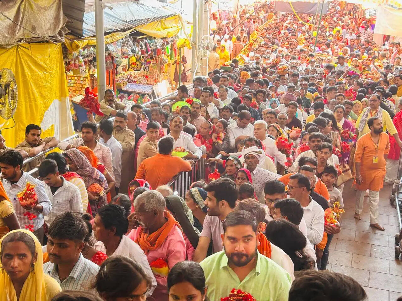 नवरात्र चतुर्थी पर विंध्यधाम में आस्था का सैलाब, 09 लाख भक्तों ने किए दर्शन