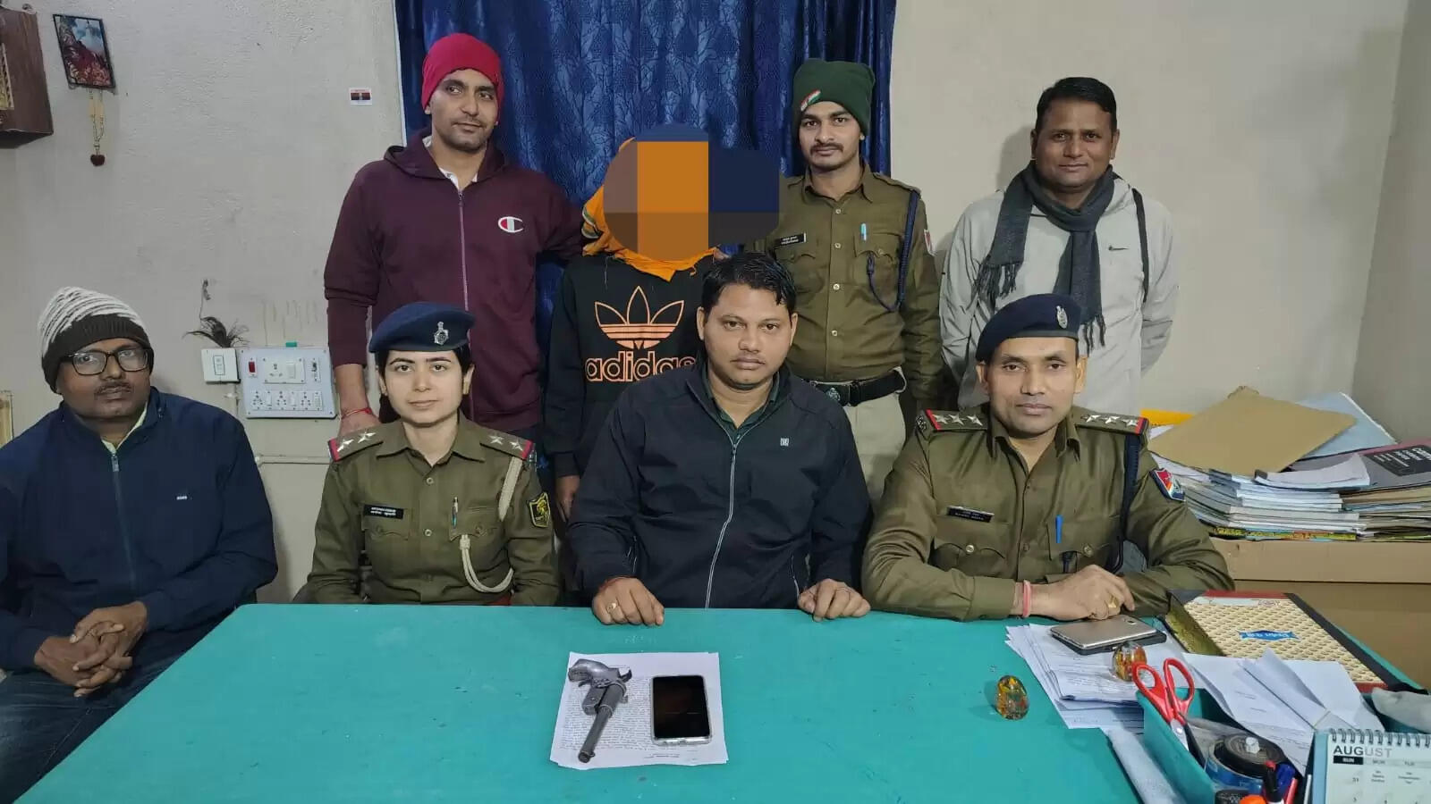 रेलवे स्टेशन पर अवैध हथियार के साथ एक व्यक्ति गिरफ्तार